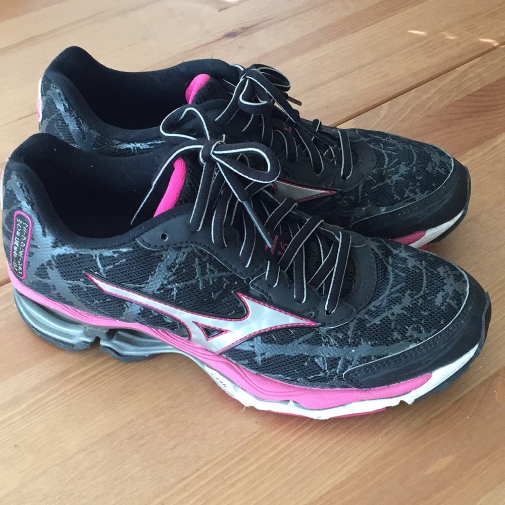 Limited edition Mizuno Wave Creations (6.5)
